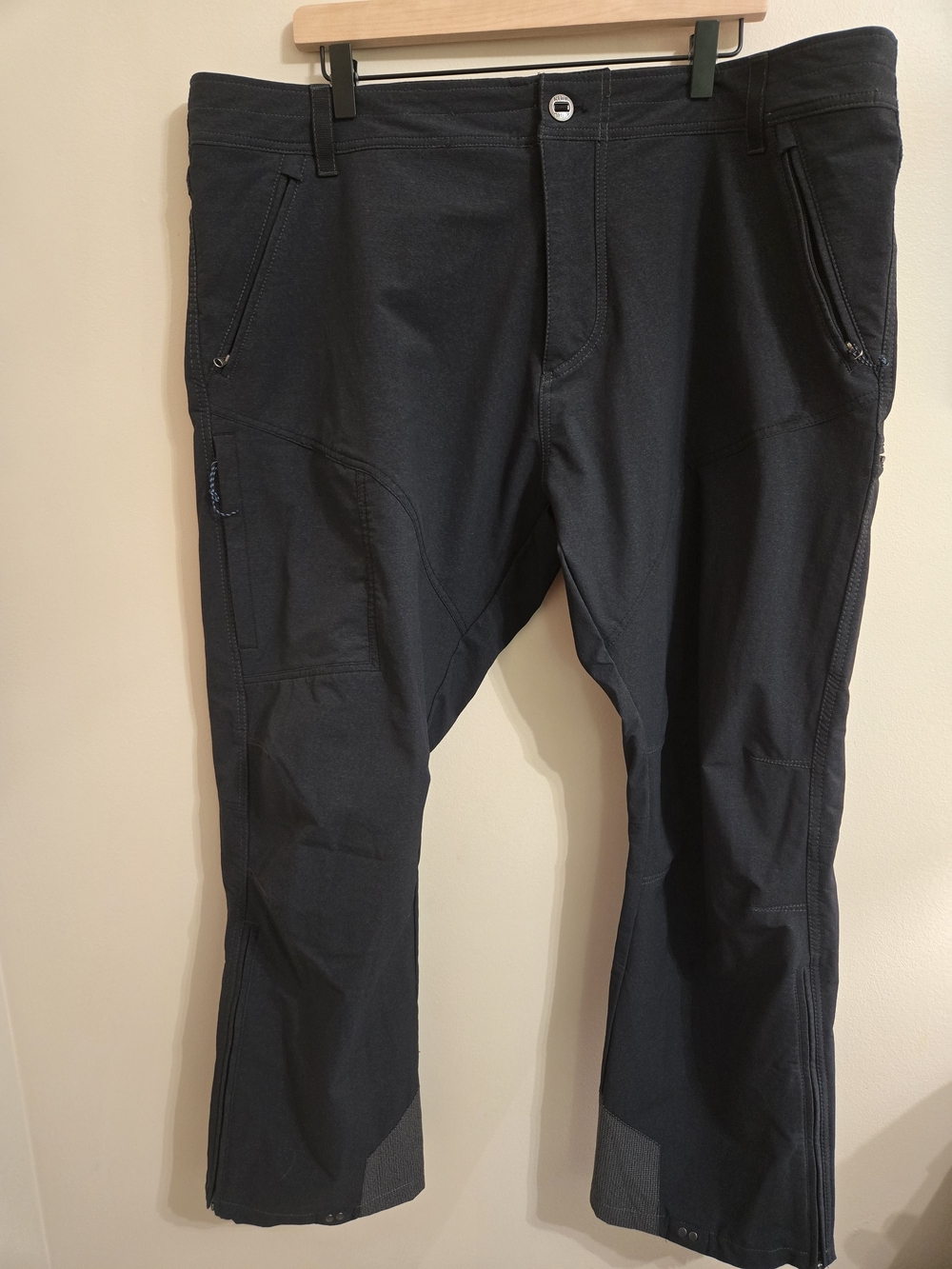 KUHL Klash Pants Men 42x30 NWOT Stretch Hiking Travel Tactical Black Gray